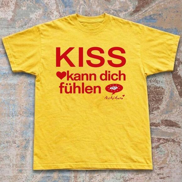 Tops - Yellow Achi Hara Kiss Kann Dich Fuhlen T-Shirt